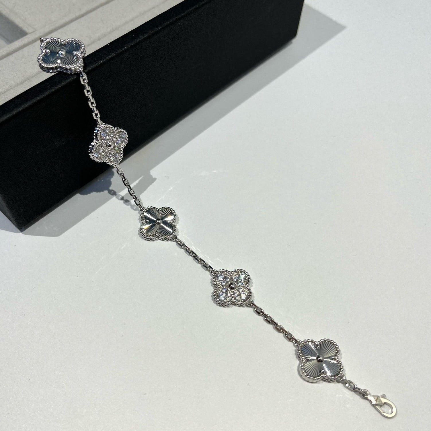 [Aurelle Style] CLOVER 5 MOTIF LASER BRACELET COLLECTION