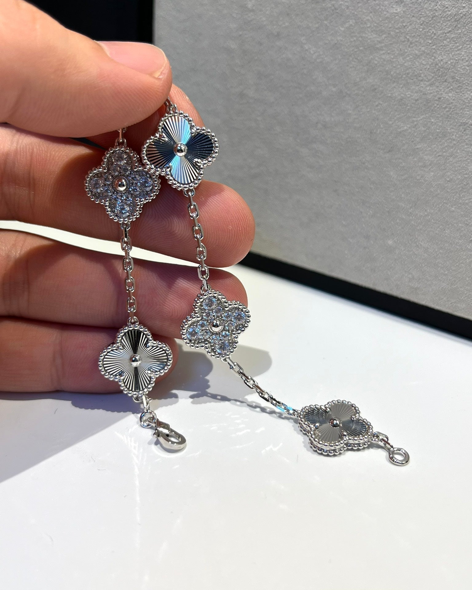 [Aurelle Style] CLOVER 5 MOTIF LASER BRACELET COLLECTION
