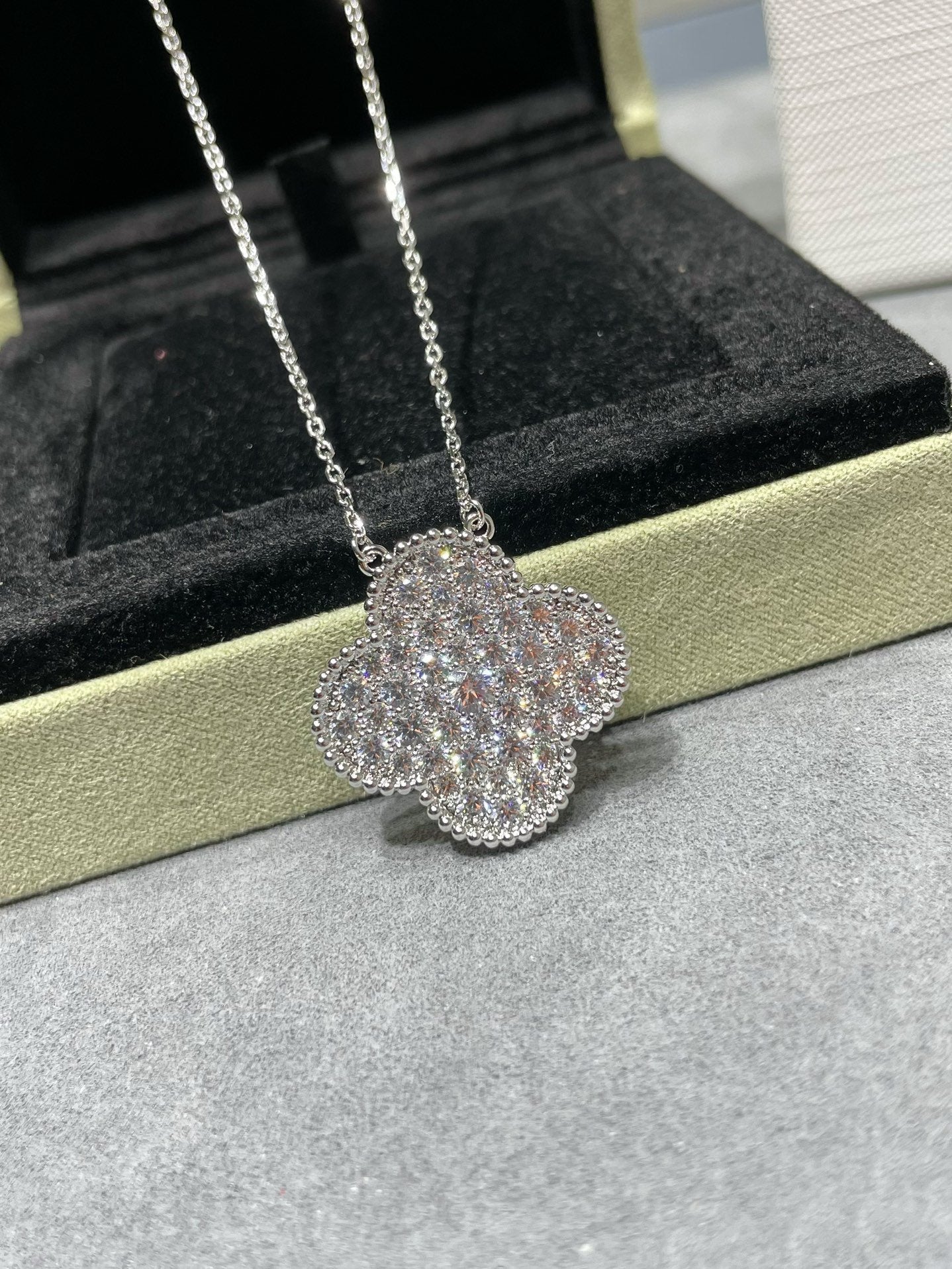 [Aurelle Style]CLOVER 25MM LARGE PENDANT DIAMOND PAVED SILVER NECKLACE