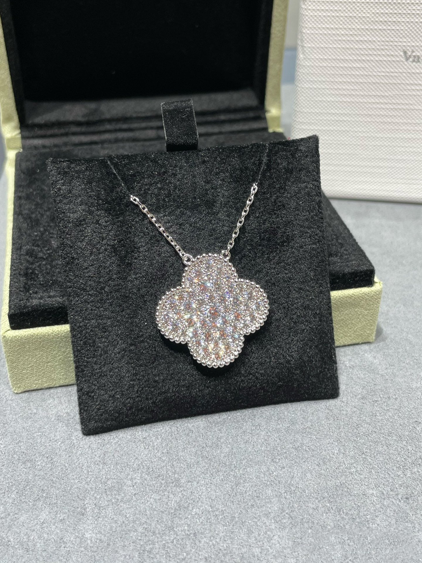 [Aurelle Style]CLOVER 25MM LARGE PENDANT DIAMOND PAVED SILVER NECKLACE