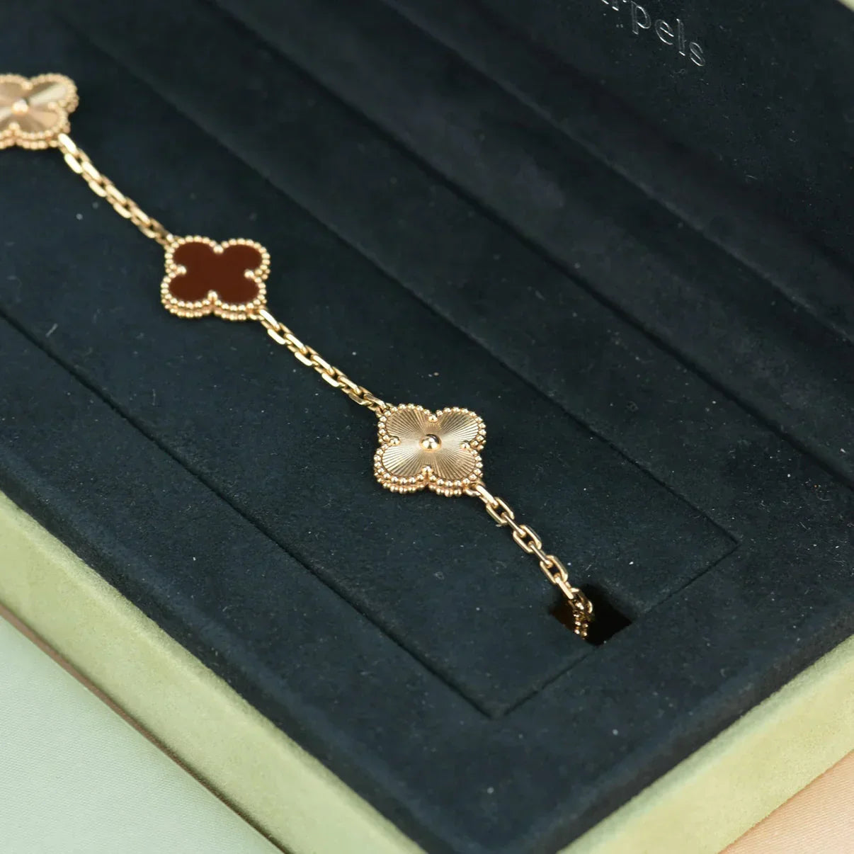 [Aurelle Style] CLOVER 5 MOTIF RED CORNELIAN BRACELET COLLECTION