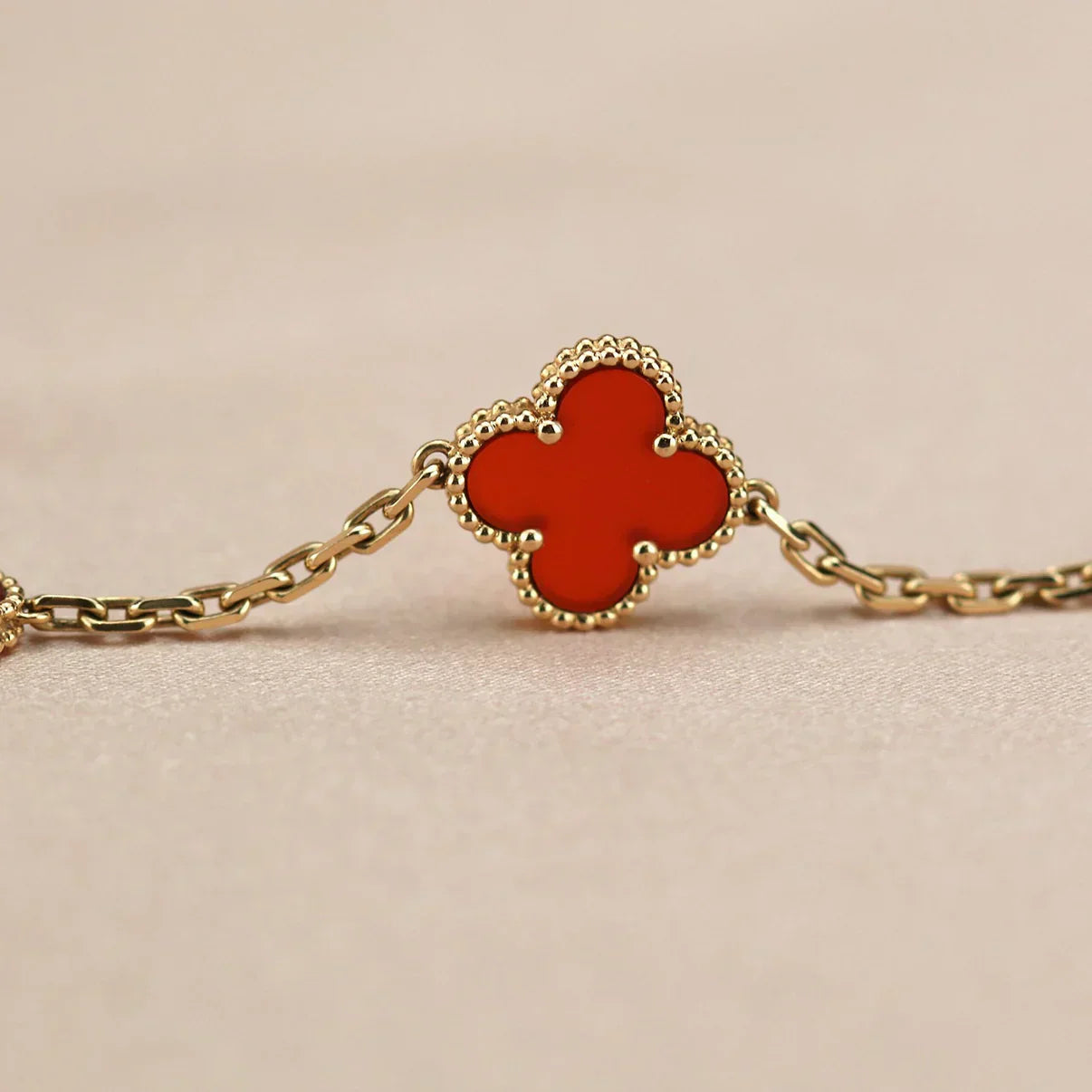 [Aurelle Style] CLOVER 5 MOTIF RED CORNELIAN BRACELET COLLECTION