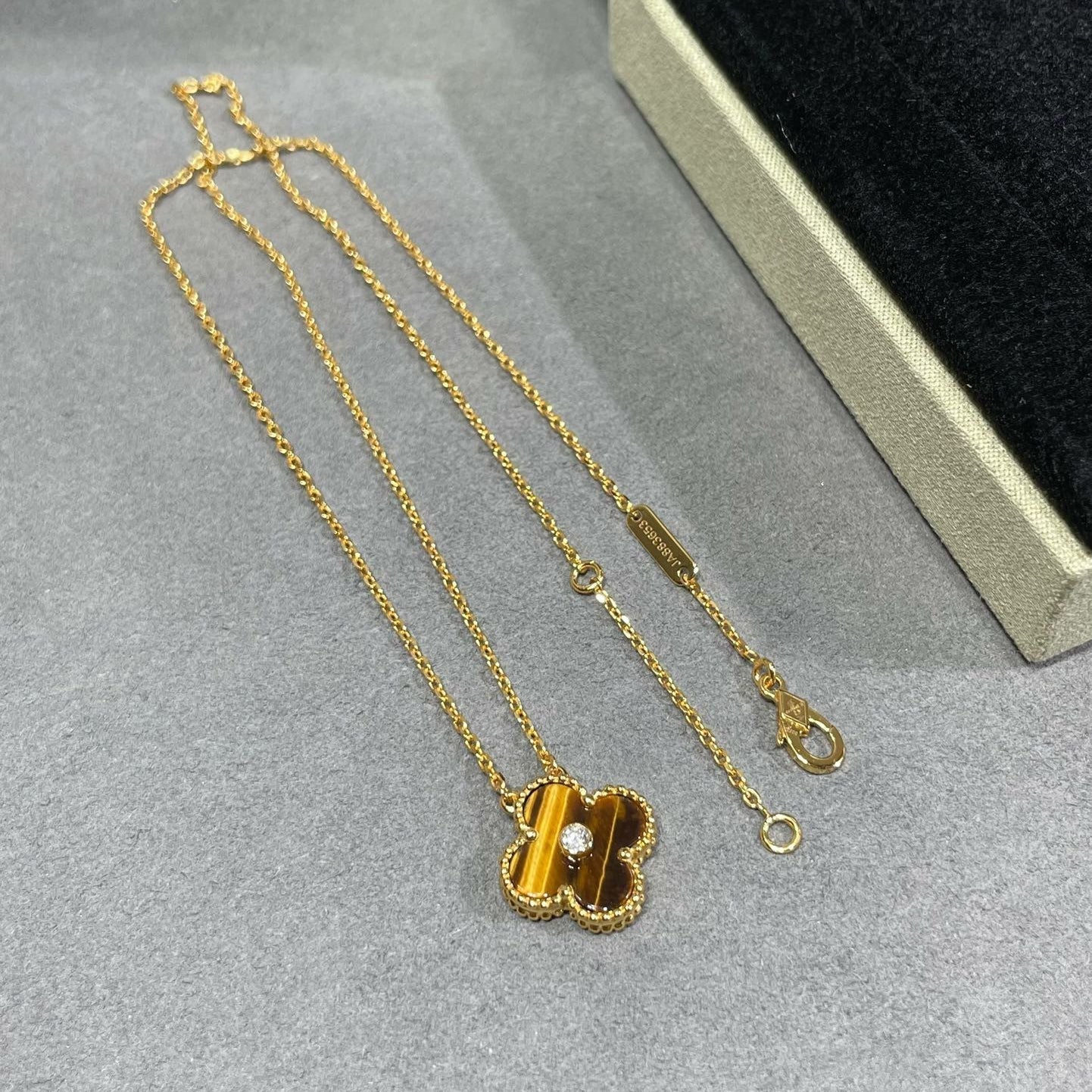 [Aurelle Style]CLOVER 15MM DIAMOND AND YELLOW TIGER'S EYE AGATE necklace