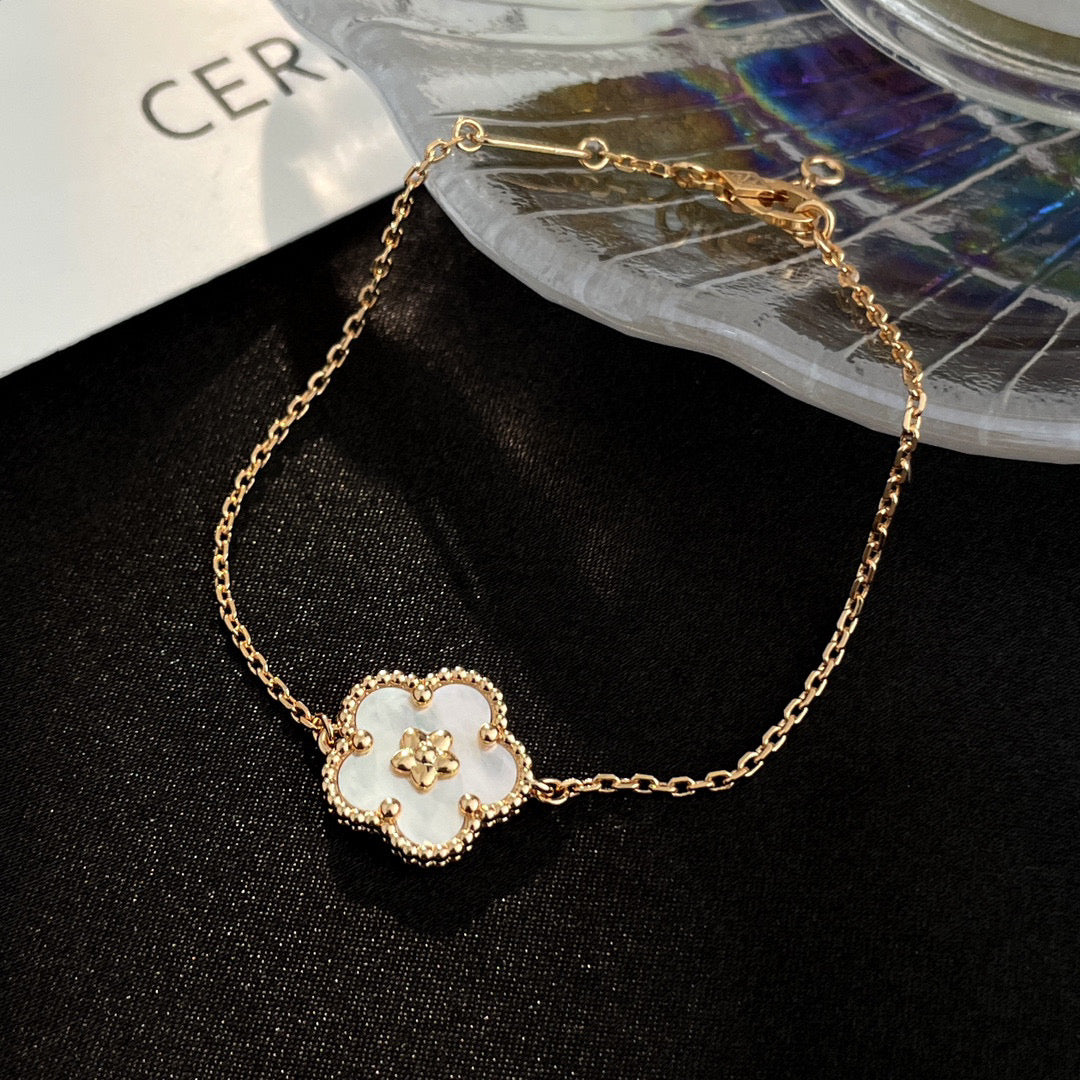 [Aurelle Style]LUCKY WHITE MOP PLUM BLOSSOM  BRACELET