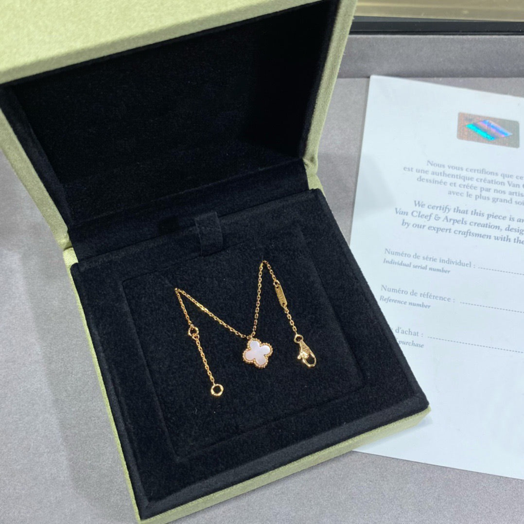 [Aurelle Style]CLOVER 9.5MM PINK MOTHER OF PEARL SINGLE FLOWER NECKLACE