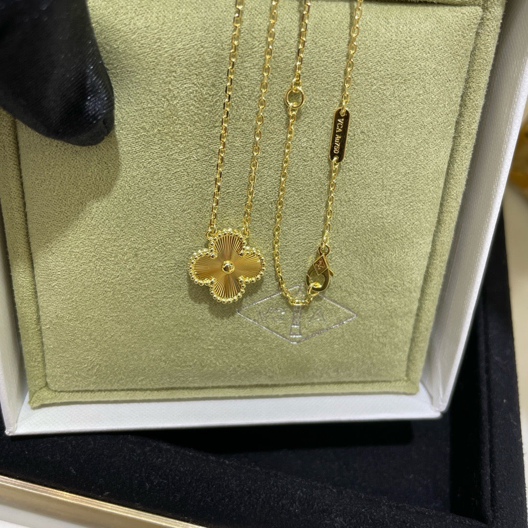 [Aurelle Style]CLOVER 15MM LASER NECKLACE
