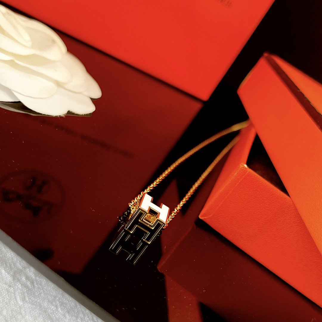 [Aurelle Style]H WHITE SQUARE GOLD NECKLACE