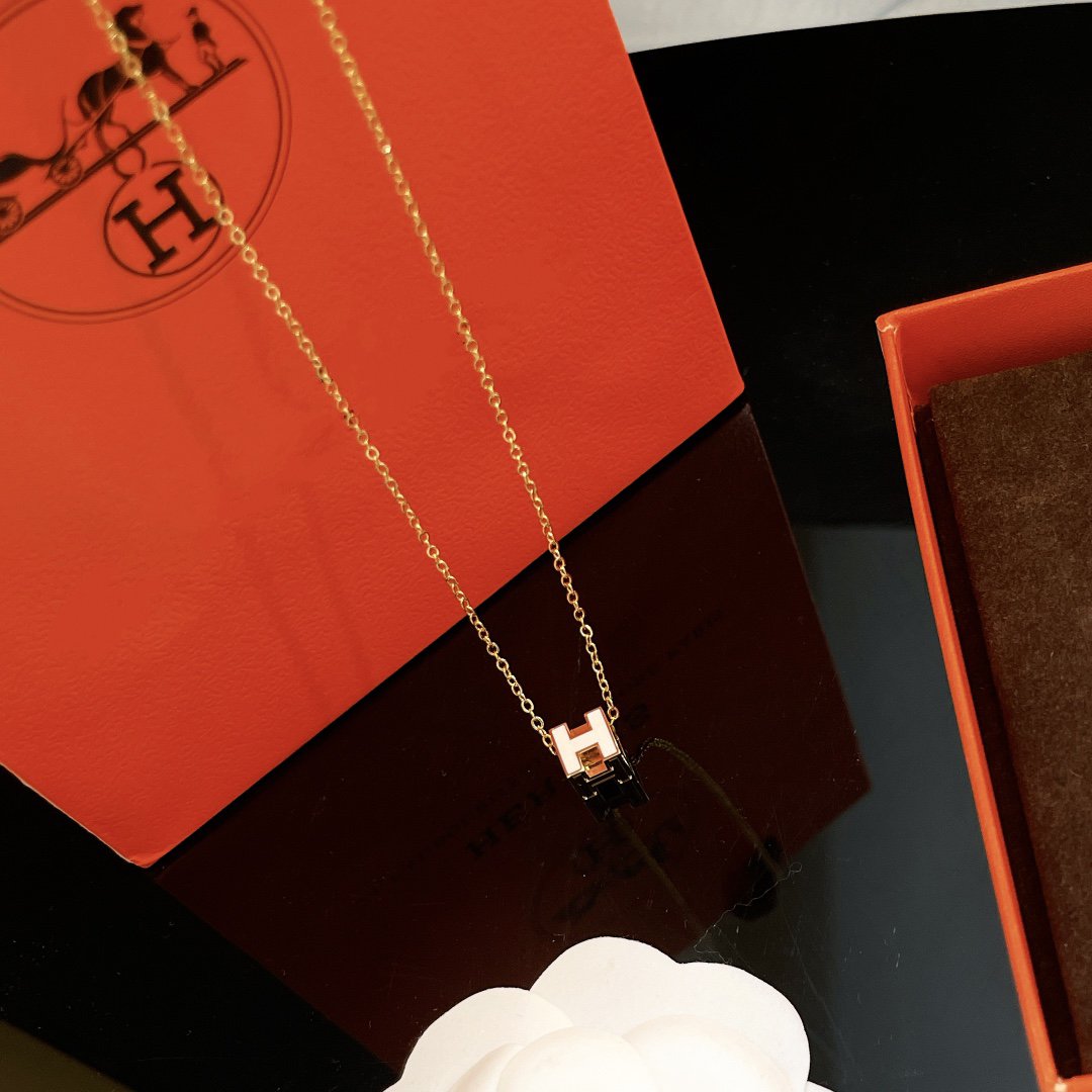 [Aurelle Style]H WHITE SQUARE GOLD NECKLACE