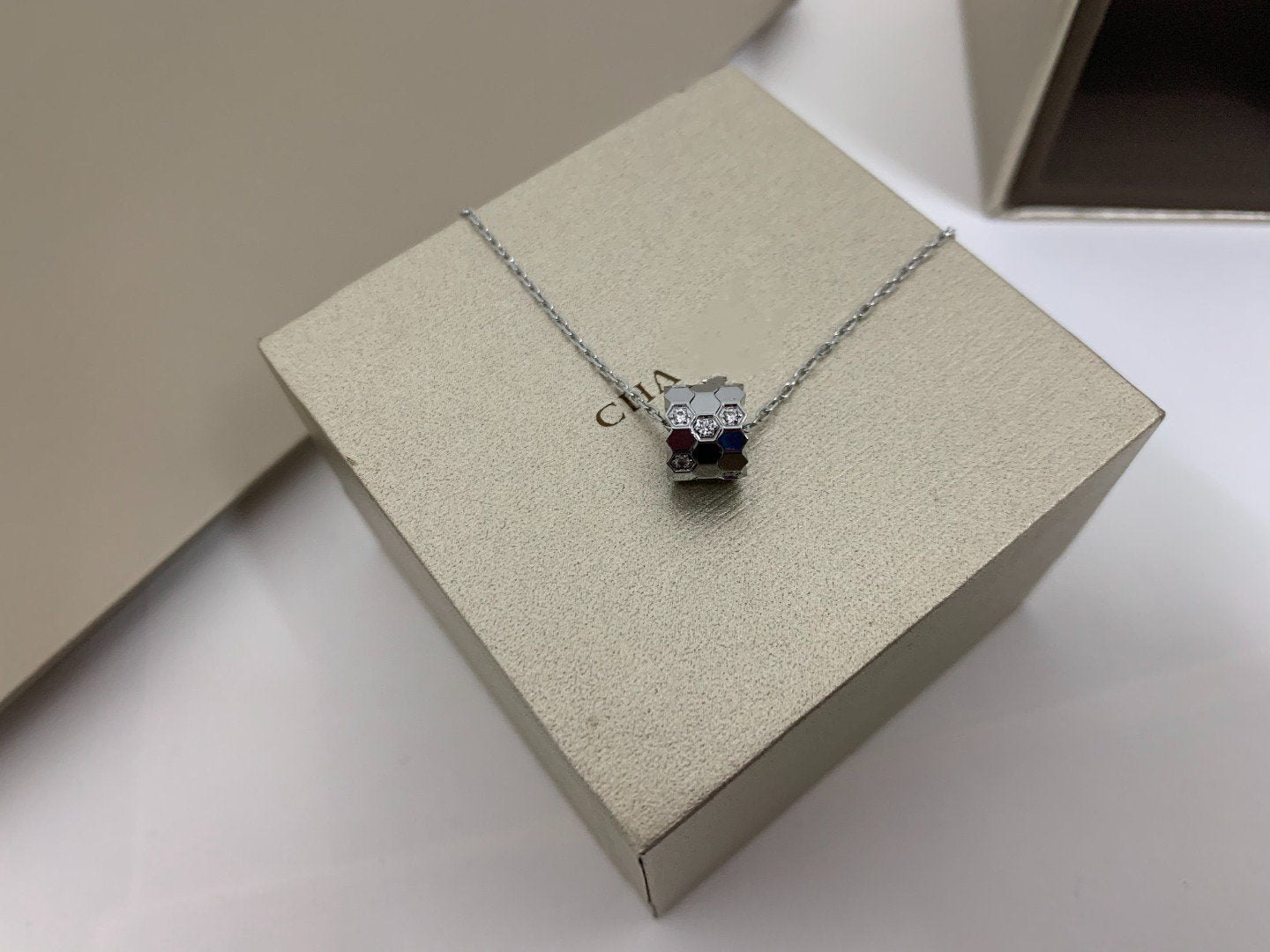 [Aurelle Style]BEE LOVE DIAMOND NECKLACE