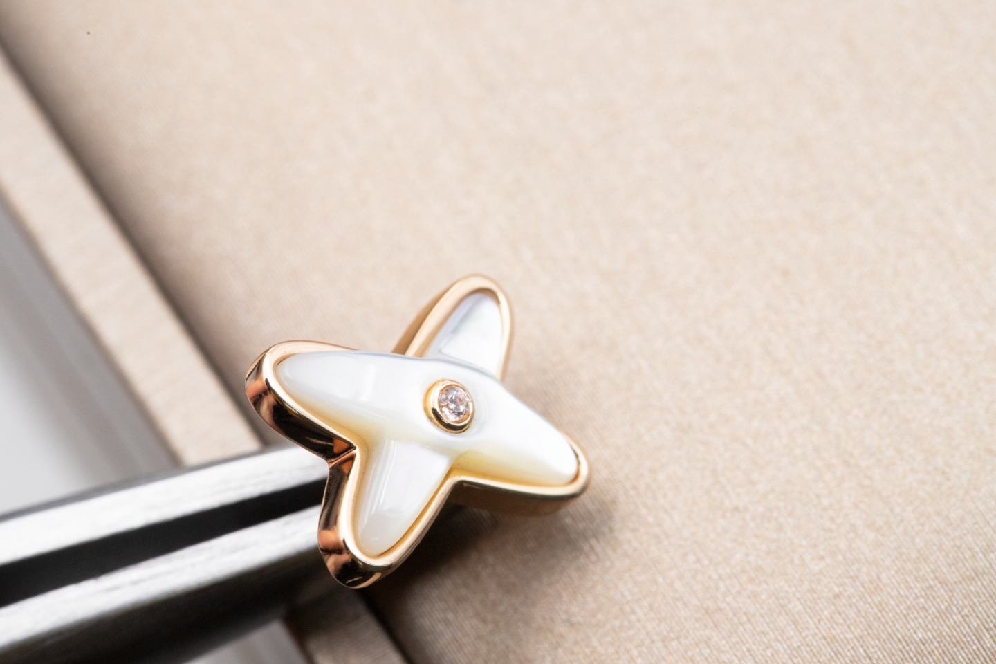 [Aurelle Style]JEUX DE WHITE MOP PINK GOLD DIAMOND EARRINGS