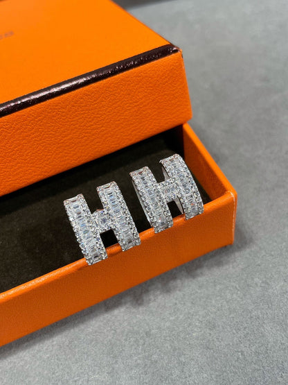 [Aurelle Style]H STUD EARRINGS WITH SILVER DIAMONDS