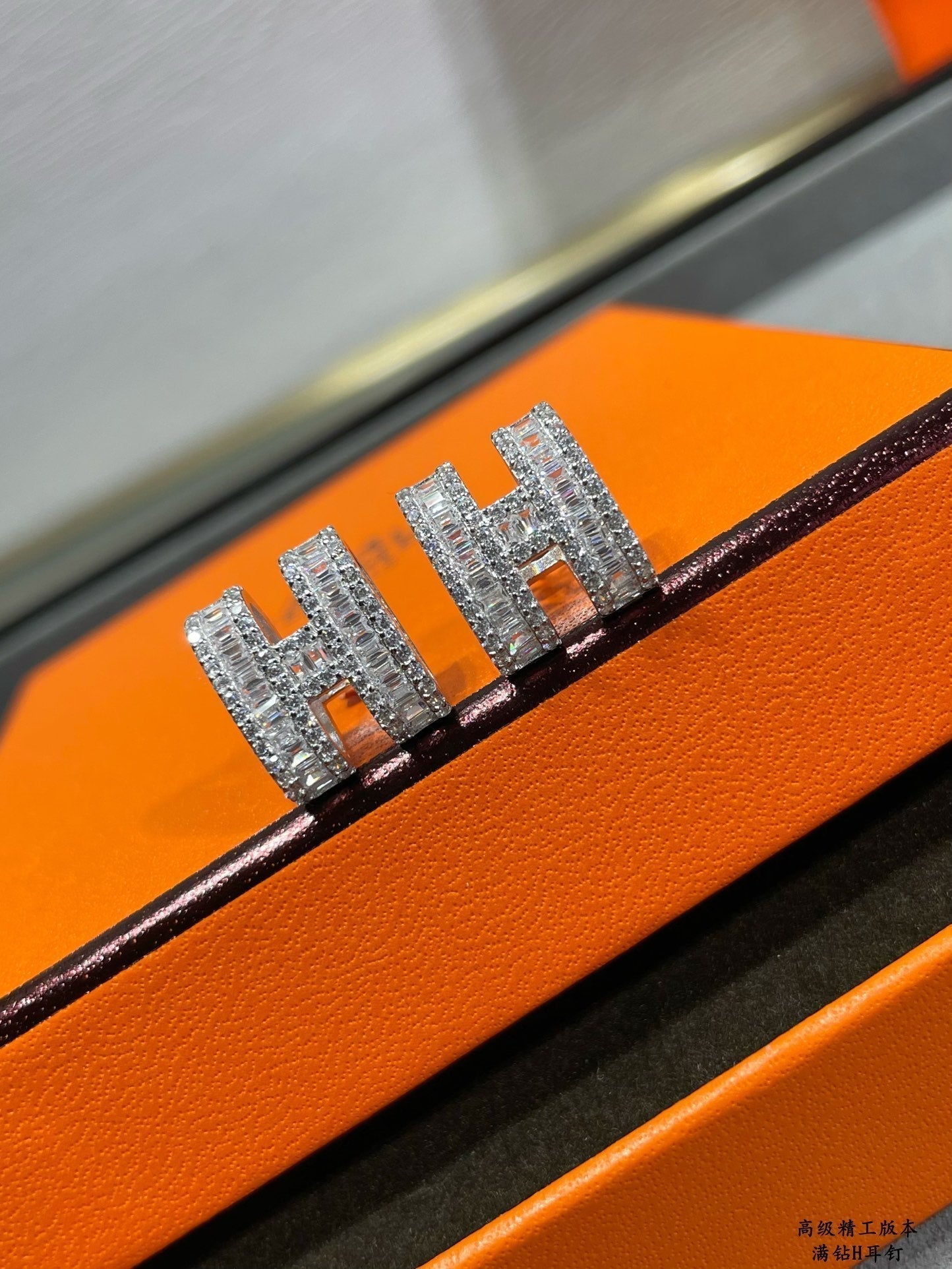 [Aurelle Style]H STUD EARRINGS WITH SILVER DIAMONDS