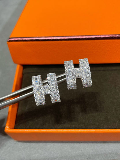 [Aurelle Style]H STUD EARRINGS WITH SILVER DIAMONDS