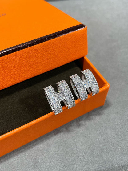 [Aurelle Style]H STUD EARRINGS WITH SILVER DIAMONDS