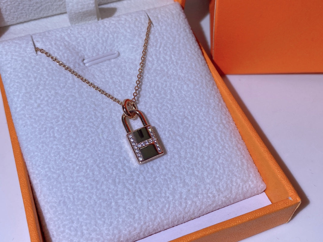 [Aurelle Style]HM ADVANCED NICHE LOCK HEAD NECKLACE DIAMONDS