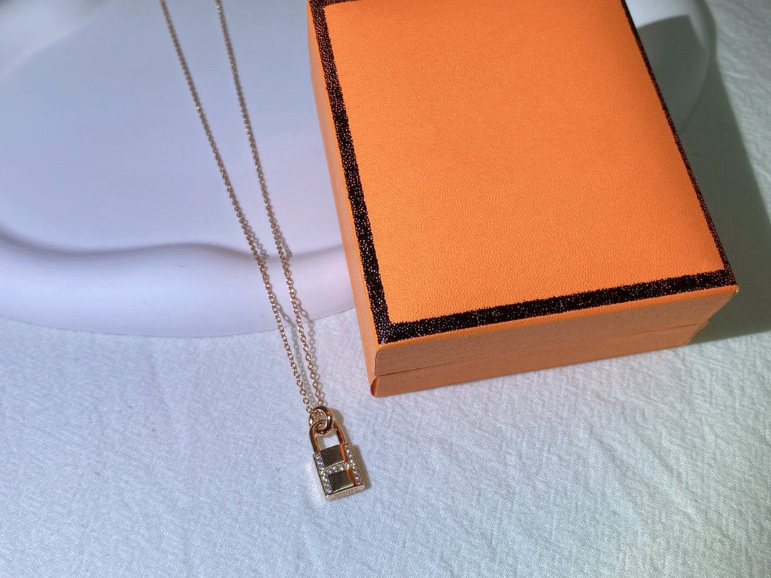 [Aurelle Style]HM ADVANCED NICHE LOCK HEAD NECKLACE DIAMONDS