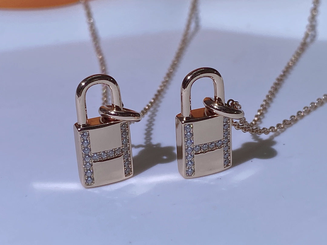 [Aurelle Style]HM ADVANCED NICHE LOCK HEAD NECKLACE DIAMONDS