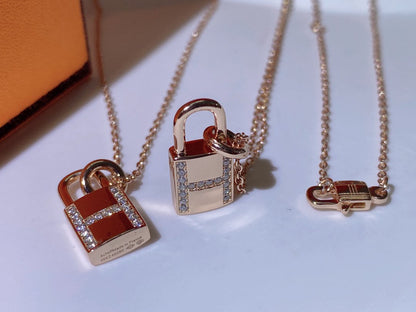 [Aurelle Style]HM ADVANCED NICHE LOCK HEAD NECKLACE DIAMONDS