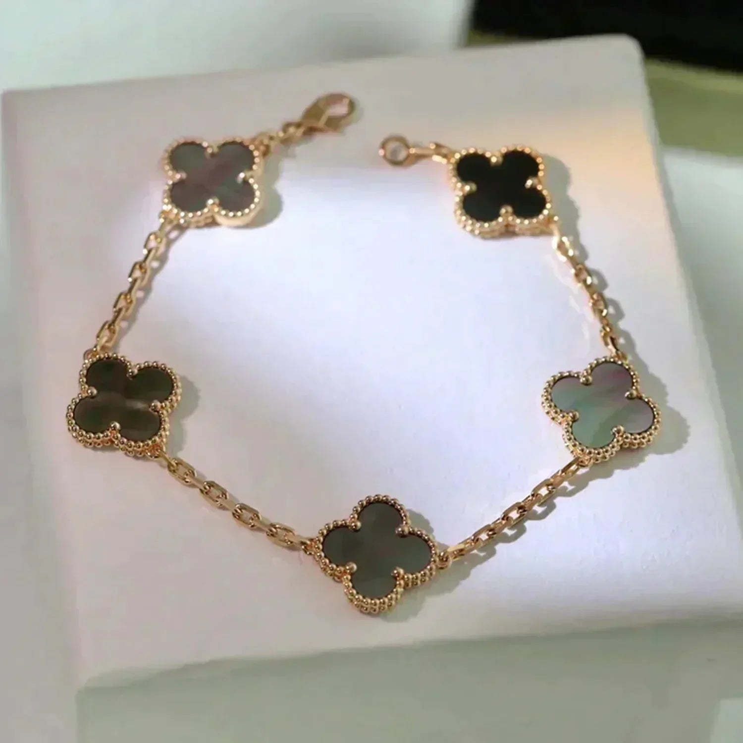 [Aurelle Style] CLOVER 5 MOTIF GRAY MOP BRACELET COLLECTION
