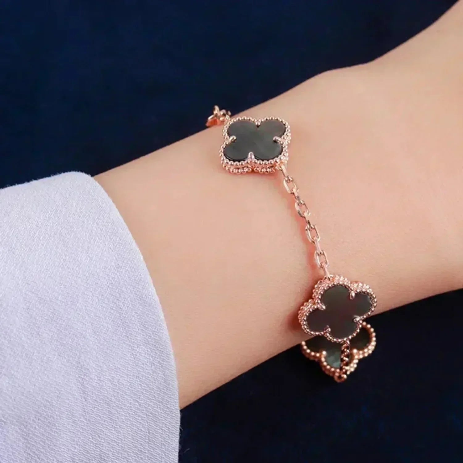 [Aurelle Style] CLOVER 5 MOTIF GRAY MOP BRACELET COLLECTION