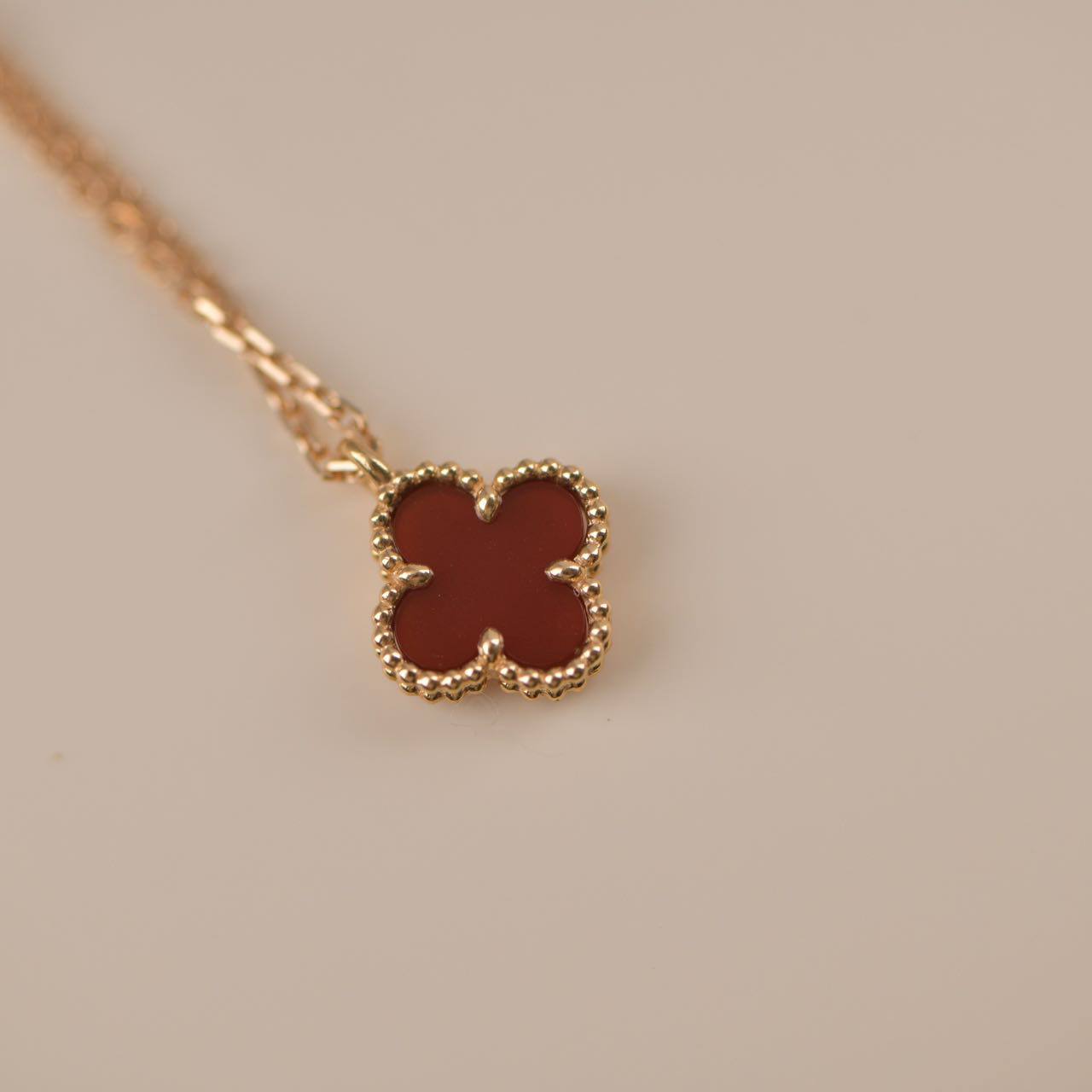 [Aurelle Style]CLOVER MINI 9.5MM WHITE CARNELIANS NECKLACE