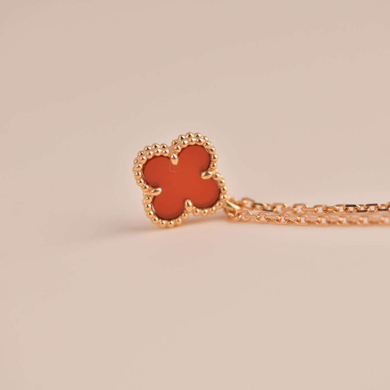 [Aurelle Style]CLOVER MINI 9.5MM WHITE CARNELIANS NECKLACE
