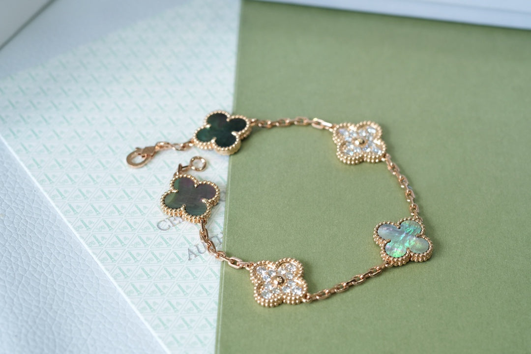 [Aurelle Style] CLOVER 5 MOTIF GRAY MOP BRACELET COLLECTION