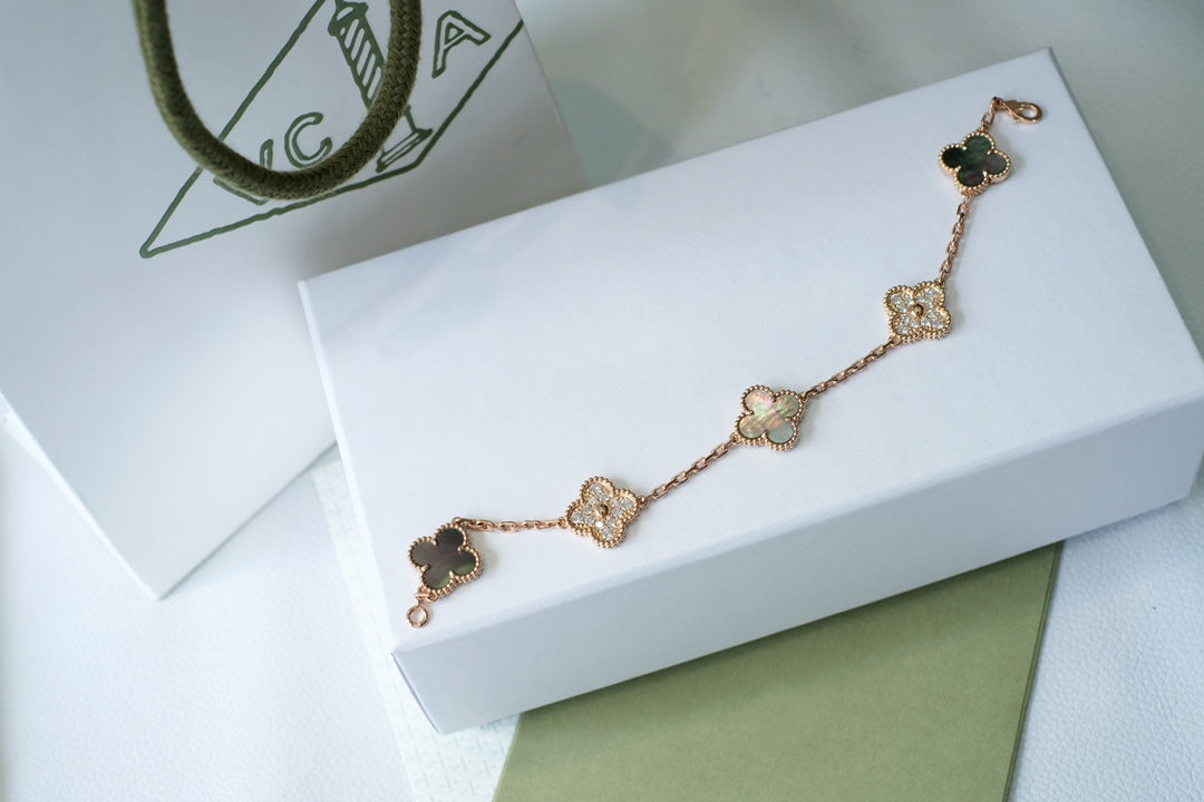 [Aurelle Style] CLOVER 5 MOTIF GRAY MOP BRACELET COLLECTION