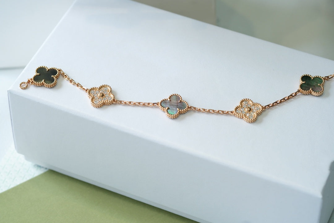 [Aurelle Style] CLOVER 5 MOTIF GRAY MOP BRACELET COLLECTION