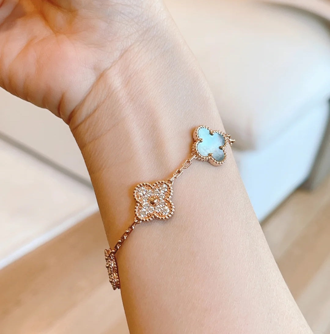 [Aurelle Style] CLOVER 5 MOTIF GRAY MOP BRACELET COLLECTION