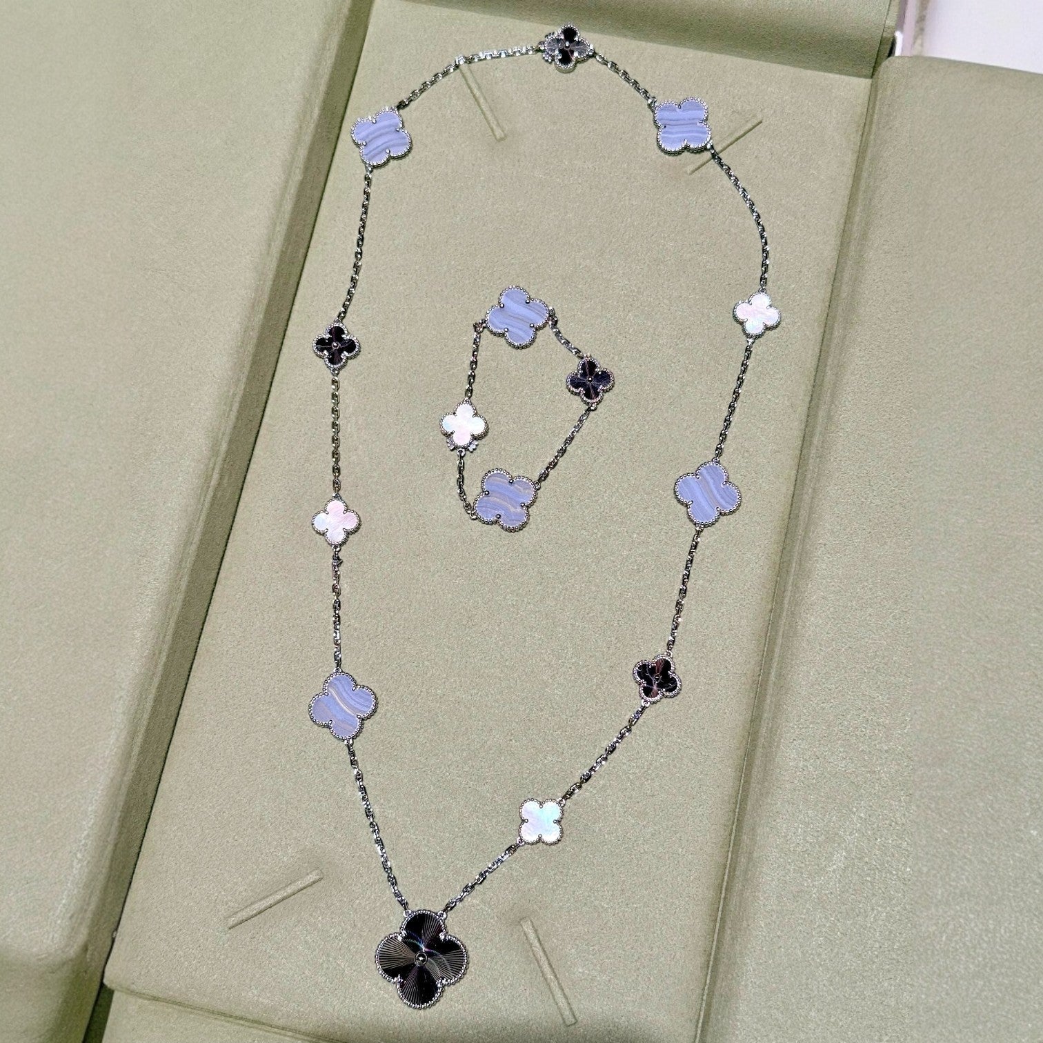 [Aurelle Style]DETACHABLE CLOVER 15(11+4) FLOWER SILVER NECKLACE SET