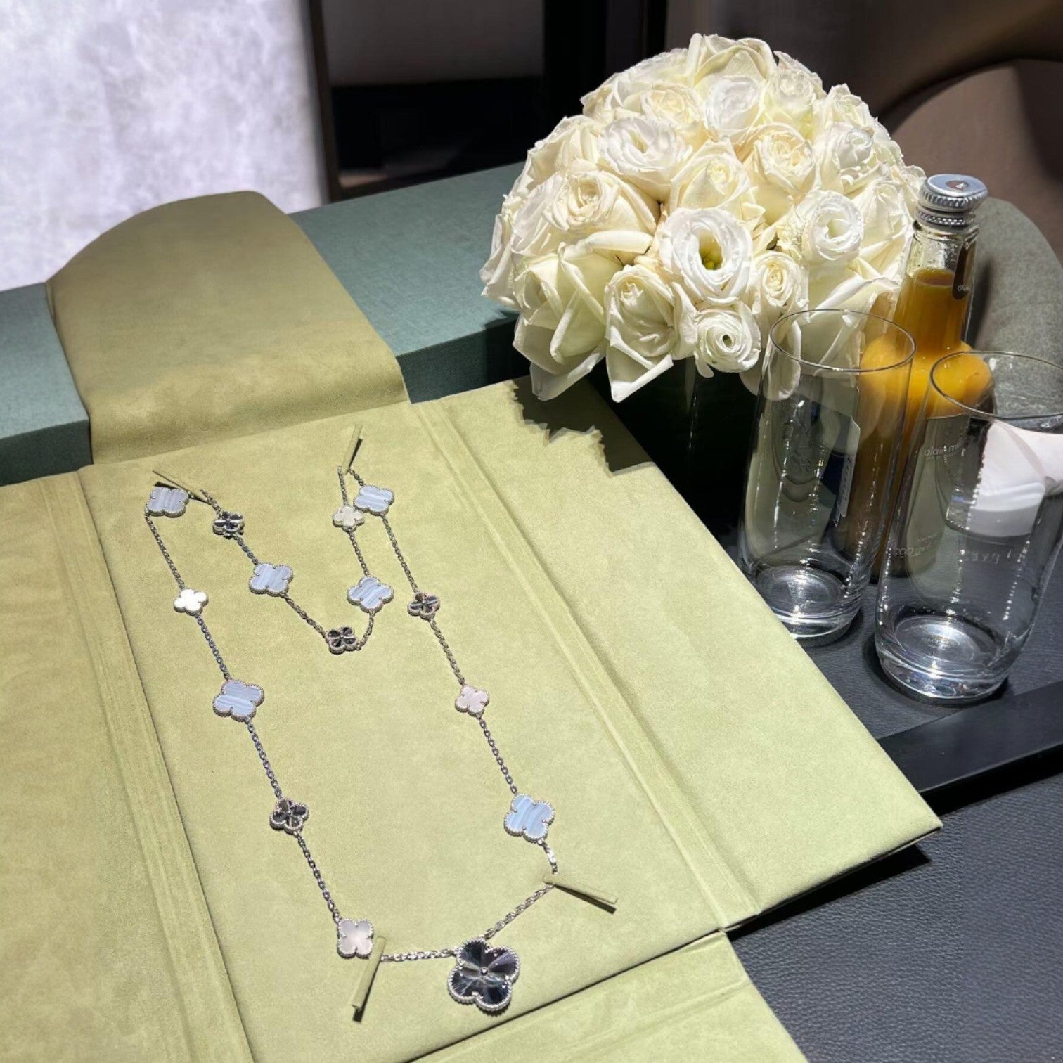 [Aurelle Style]DETACHABLE CLOVER 15(11+4) FLOWER SILVER NECKLACE SET