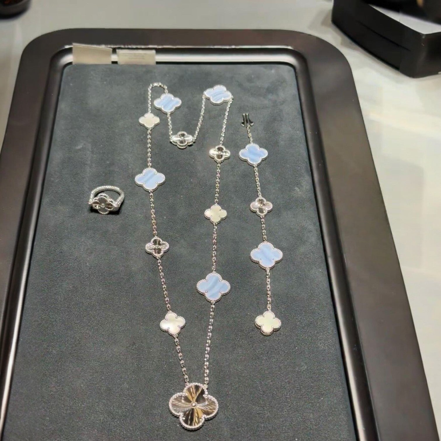 [Aurelle Style]DETACHABLE CLOVER 15(11+4) FLOWER SILVER NECKLACE SET