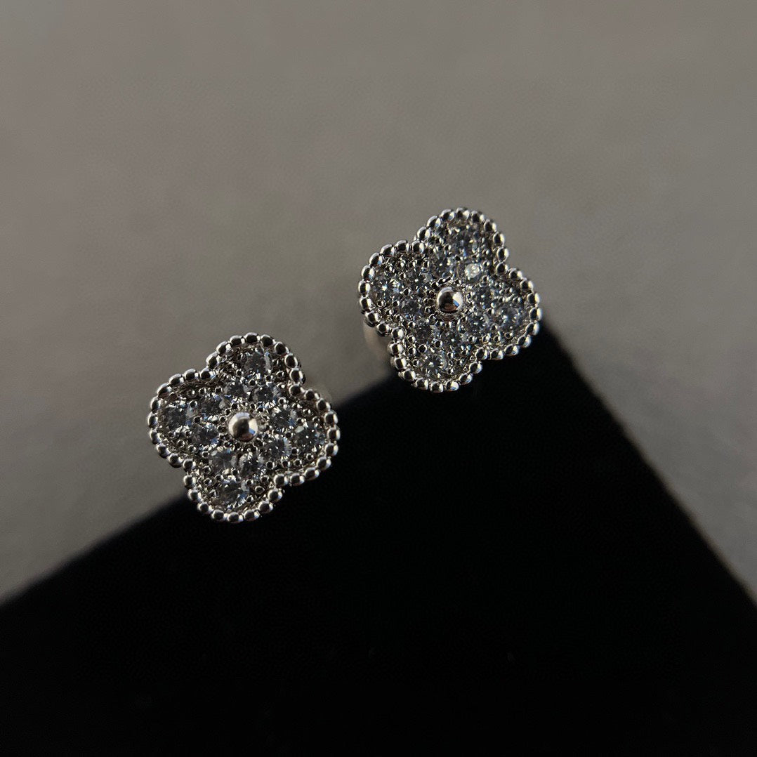 [Aurelle Style]CLOVER MINI DIAMOND STUD EARRINGS