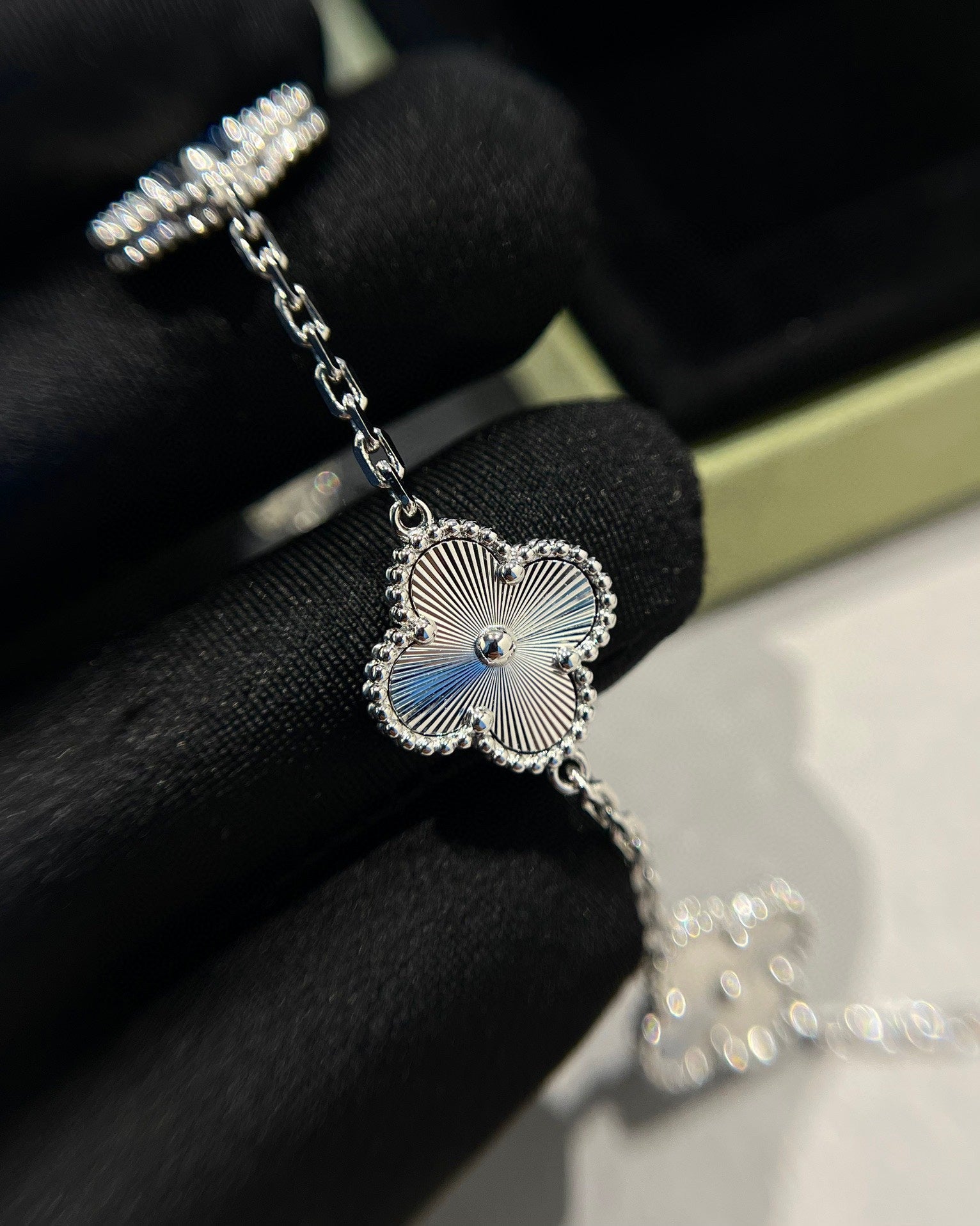 [Aurelle Style] CLOVER 5 MOTIF LASER BRACELET COLLECTION