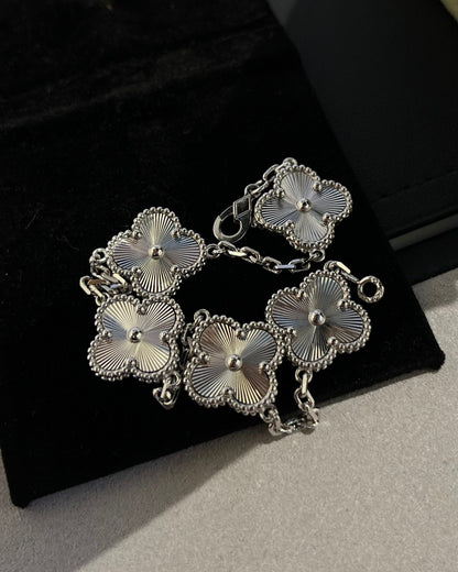 [Aurelle Style] CLOVER 5 MOTIF LASER BRACELET COLLECTION